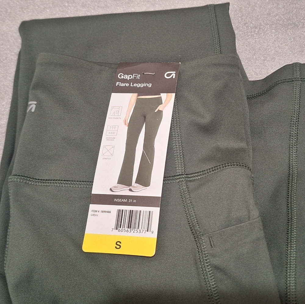 GAPFit Flare Leggings